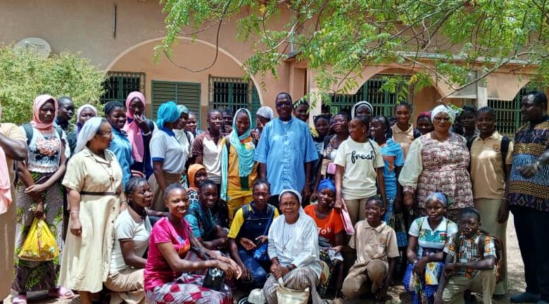 72 heures des jeunes filles catholiques du diocèse de Nouna.